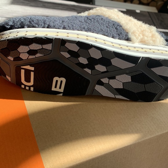 NWT Deckers X Lan slippers - Picture 7 of 7